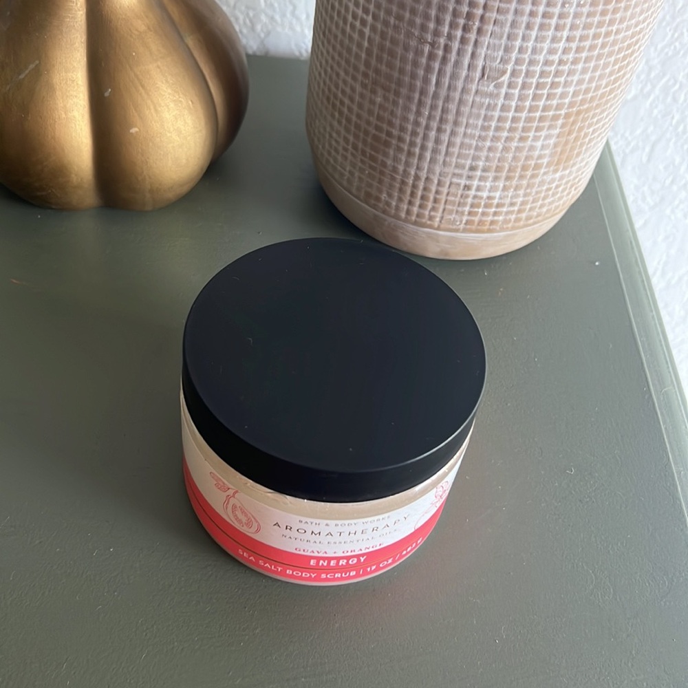 bath & body works aromatherapy guava + orange sea salt body scrub - Picture 2 of 4